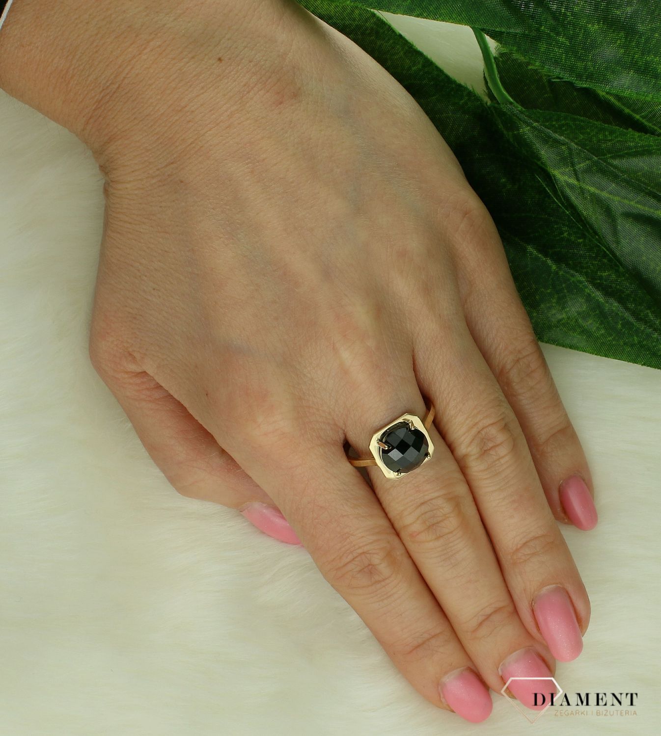 Złoty pierścionek damski 585 duża czarna cyrkonia PI 6899 585 (1).jpg